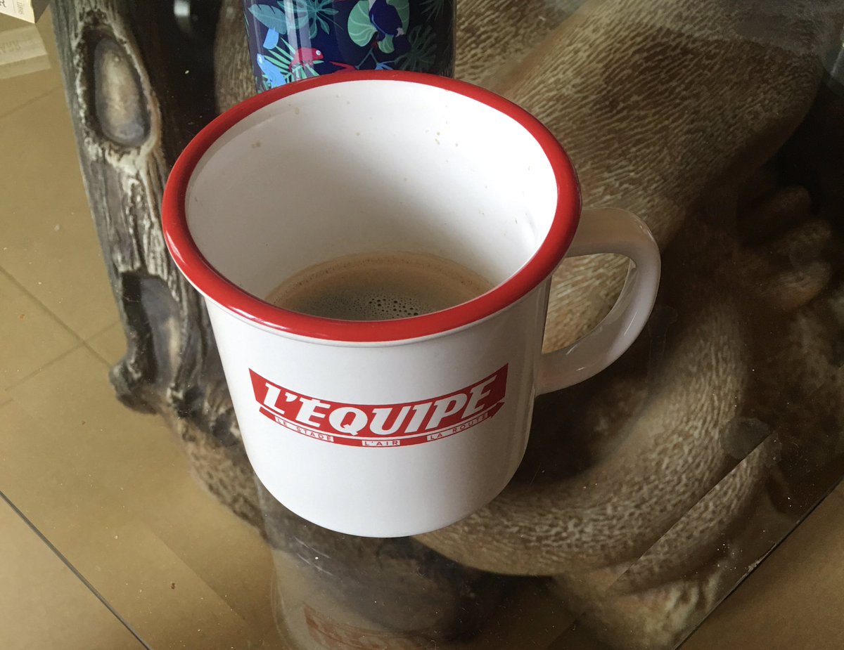 Lyslet's tweet image. Mais non @lachainelequipe … à 10:00 je n’en suis pas au petit-déjeuner mais…au 5eme café !! (Le week-end qui pique !)😉 #LeMans24 #lequipeAUTO