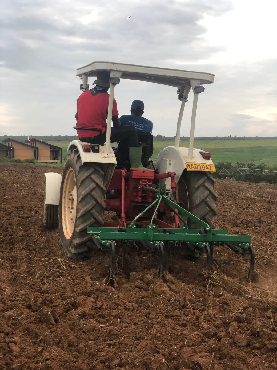 jcniyomugabo's tweet image. As someone who gained an opportunity to learn and use electric tractors, I believe that it is the future of modern farming that offer a crucial solution to reduce carbon emissions and combat climate change while providing sustainable economic opportunities for the farmers.