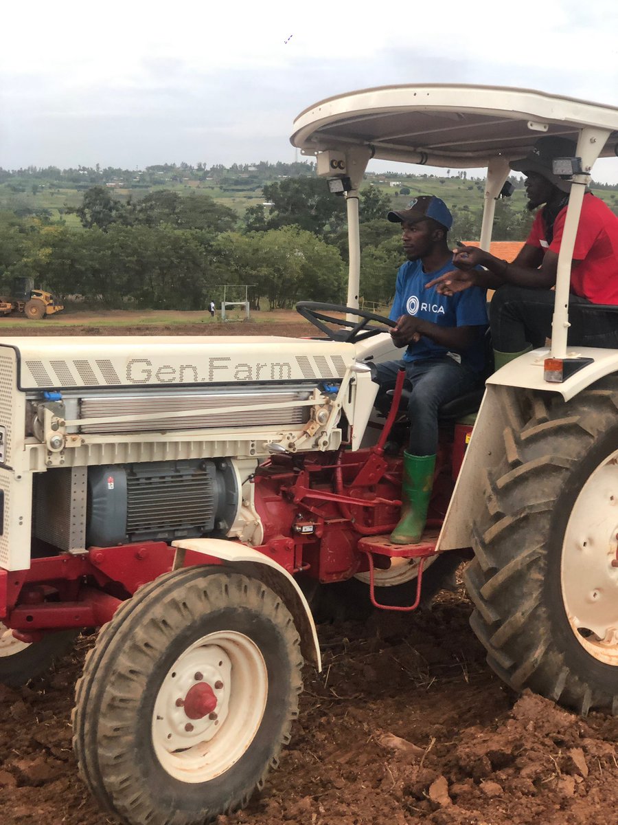 jcniyomugabo's tweet image. As someone who gained an opportunity to learn and use electric tractors, I believe that it is the future of modern farming that offer a crucial solution to reduce carbon emissions and combat climate change while providing sustainable economic opportunities for the farmers.