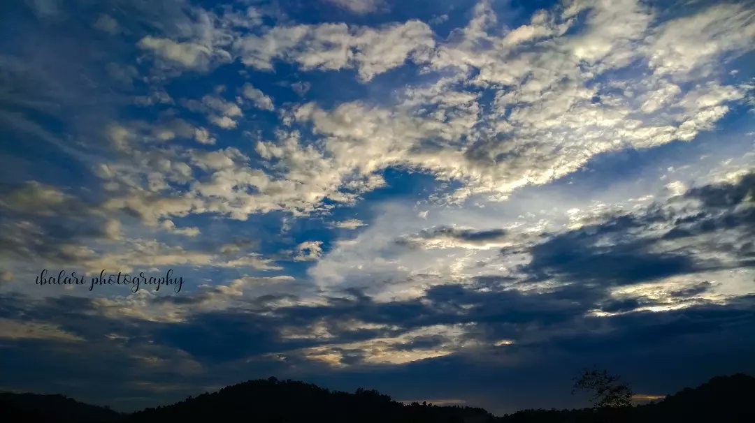 Ibavanessa1's tweet photo. #sky #skyphotography #skylover #cloudysky https://t.co/robkUNbNGP
