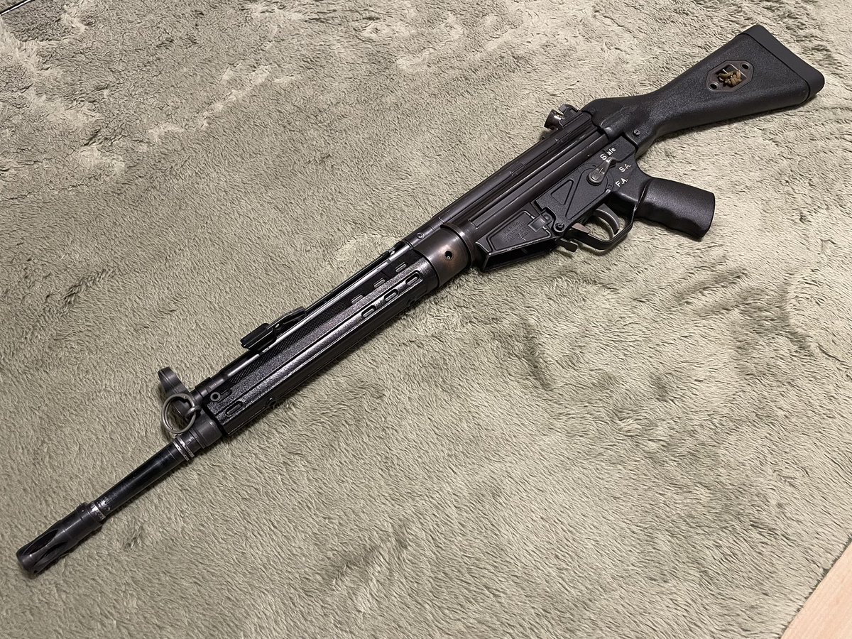 cobra6221's tweet photo. 以前@yousunics から受け継いで刻印まで仕上げたKSCベースT223
サバゲ中にバットプレートを紛失😱
問題なのはストックがVFCとマルイのニコイチ😅なのでマルイSG1ストックを購入&手術!バットプレート短縮&ワンタッチ加工!金属じゃないので加工が楽ちん!(笑)
#T223
#KSC
#BMINDUSTRY https://t.co/wCvtx3pGKe