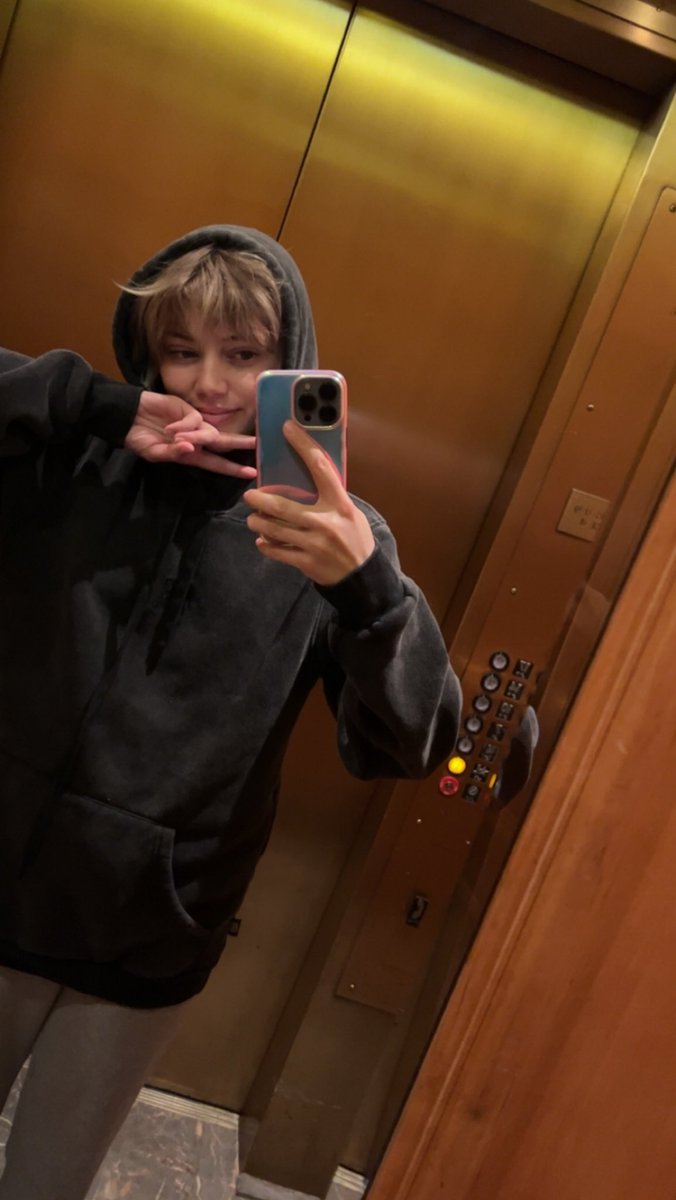 Grace Van Dien tweet media