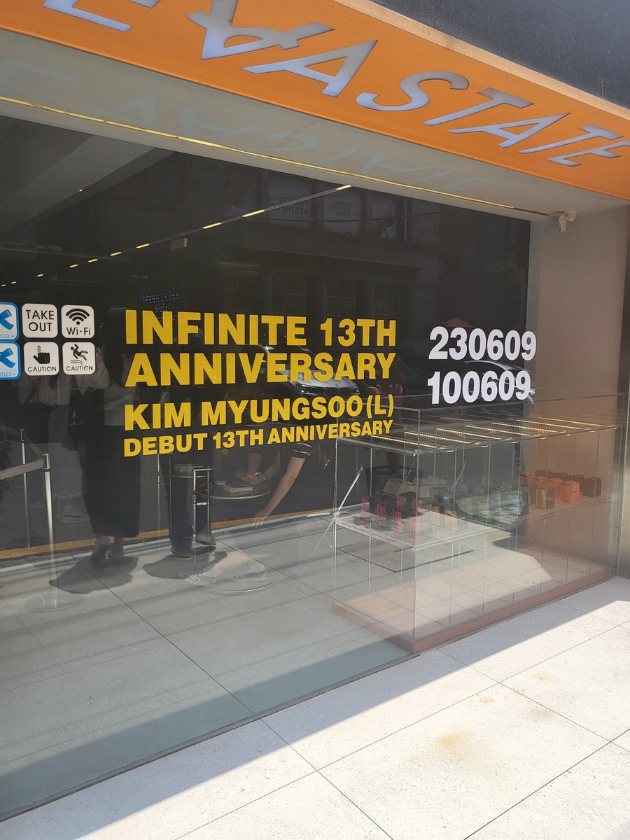 kms9292's tweet photo. 음료도 공짜?! 김명수 감동 심하다...
미공개 사진들이 너무 많아요.. 제발 팔아줘 액자도 팔아줘요
인피니트 13주년 축하해 고마워 사랑해💛

#인피니트 #김명수 #���
#인피니트가_빛나는_열세번째_여름
#여러분을_위한_명수의_작은_선물
#Happy_13th_Debut_Anniversary https://t.co/J80v7RRuYf