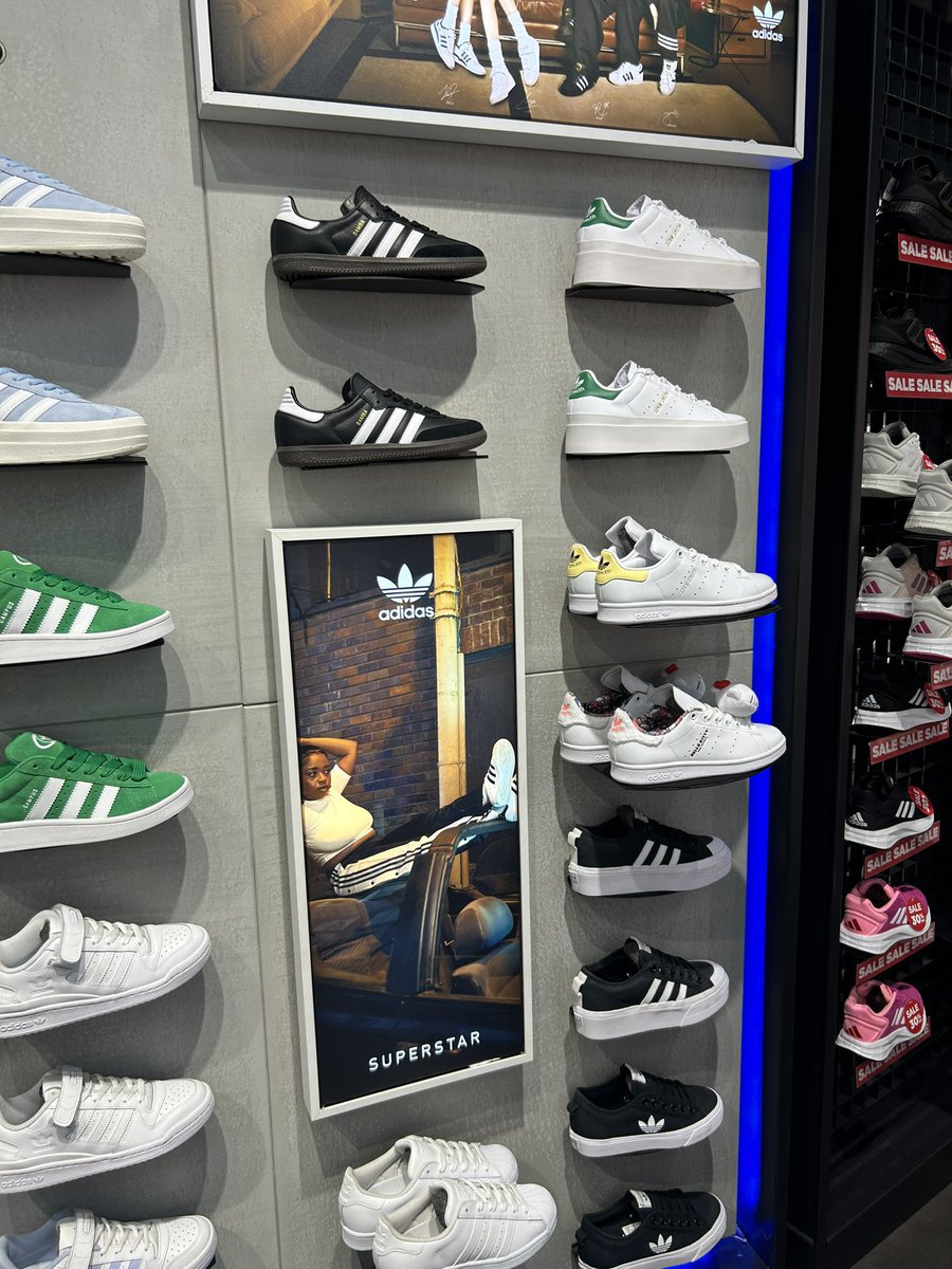 temtuwppp's tweet photo. รับหิ้ว adidas รุ่นที่ลิซ่าใส่นะคะ สวยปังมาก ค่า Adidas samba กรี้ดดด🎨

รับหิ้วค่า💓

#adidas #samba #adidassamba #รับหิ้ว #รับหิ้วทุกอย่าง #รองเท้า #LISA https://t.co/NR3ffWQWNw