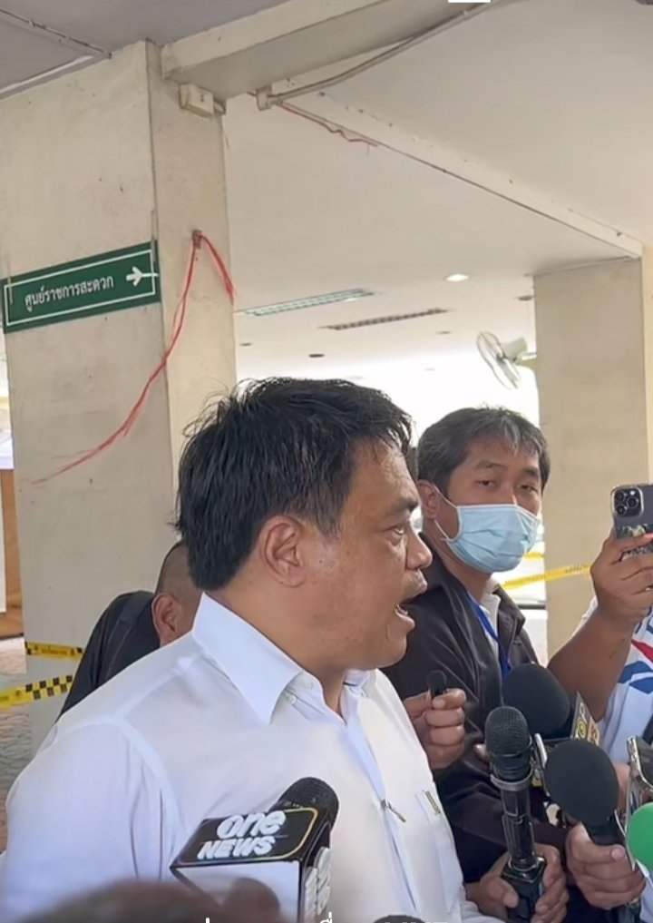 P_23_10's tweet image. ผลการนับคะแนนใหม่(เฉพาะPTL)หน่วยที่3 เขตป้อมปราบศัตรูพ่ายคะแนนแม่งขึ่รลงทุกพรรคเลย555
กก.211(ครั้งที่แล้วได้230)🤔
พท.78(73)
รทสช.163(154)😒
ในภาพเป็น ผอ.เขต.
#กกตต้องติดคุก