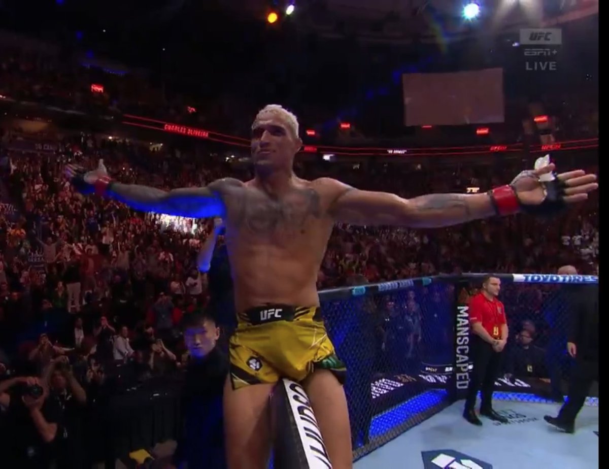 OLIVEIRA REALLY DID THAT 😤

FIRST ROUND WIN.