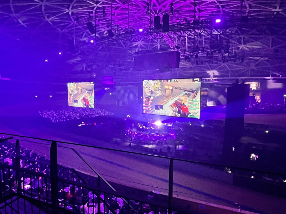 junedori's tweet photo. Hello from #VALORANTMasters ! Maybe it’s time I start learning how to play #VALORANT 😮 https://t.co/fpNEvYIFnY