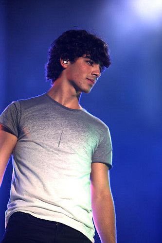 cupofmariel's tweet image. Por algo Taylor Swift le escribió “Mr Perfect face”