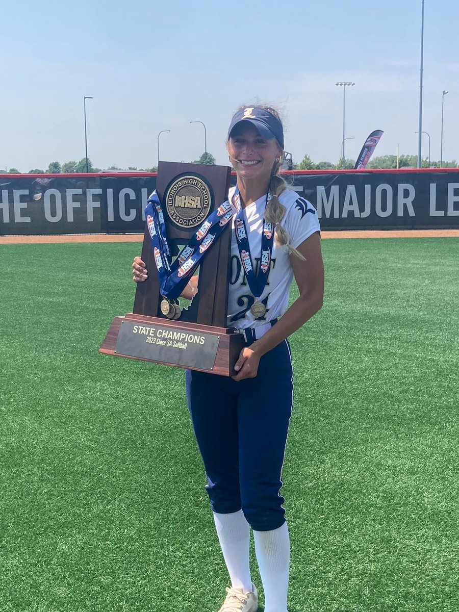 ⬇️ girl broke the school record for Career Batting Average (.491) with .508 Proud of you kiddo 😘@frankierita24 This year: BA .573 Hits 55 Runs 50 RBI 23 Stolen Bases 28