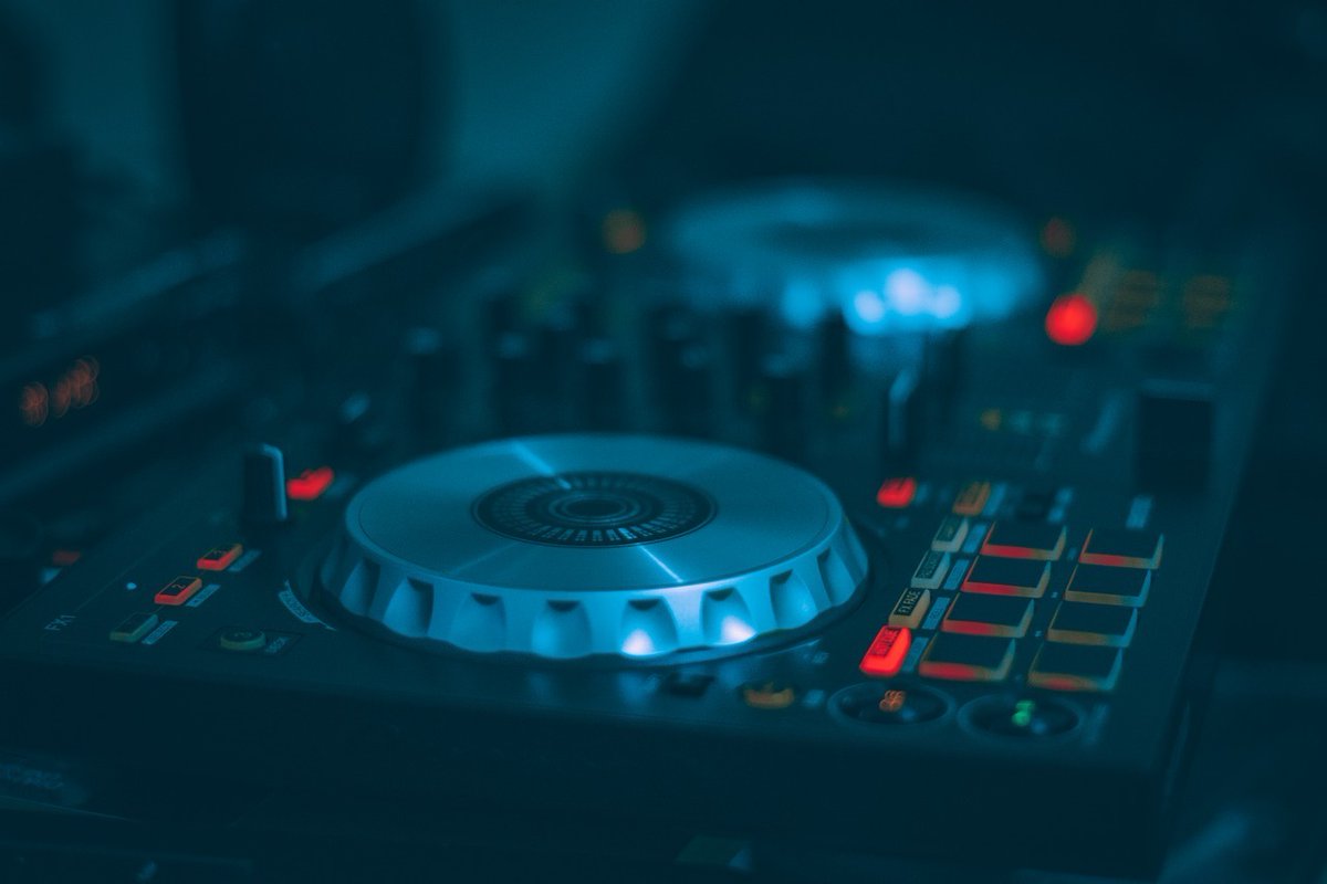 radiocns's tweet photo. #SetlistDJstar 10/06

#CalmDown - Rema #SelenaGomez
#Shadown - Sonny Fodera 
#LoveTonight - Shouse |Kremor Remix
#TurningAway - Cristoph ft #RossQuinn
Ahora Todo Va - #DennusCruz &amp; #JoshBuller 

#MarioD #webradio #mixed #dj #pickups #remixes #dancemusic #deephouse #trance #EDM https://t.co/Uu7CyHcvuV