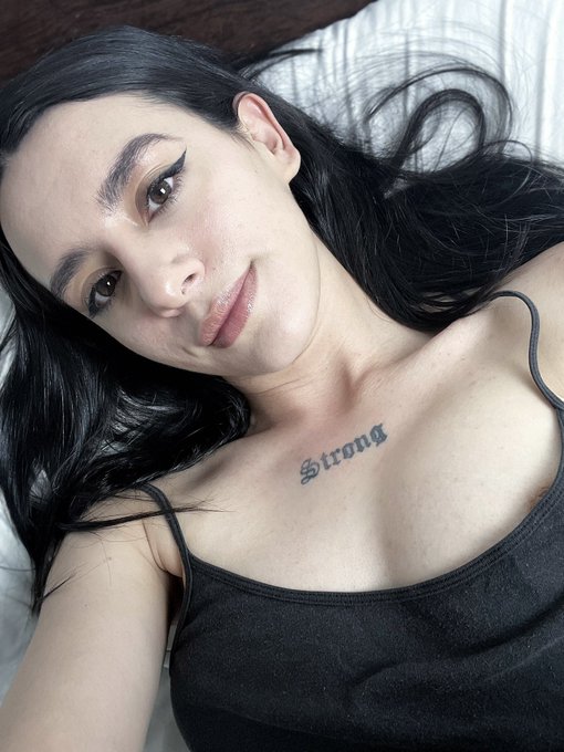 Buenas noches nenes 🖤 https://t.co/AOczBvoUtM