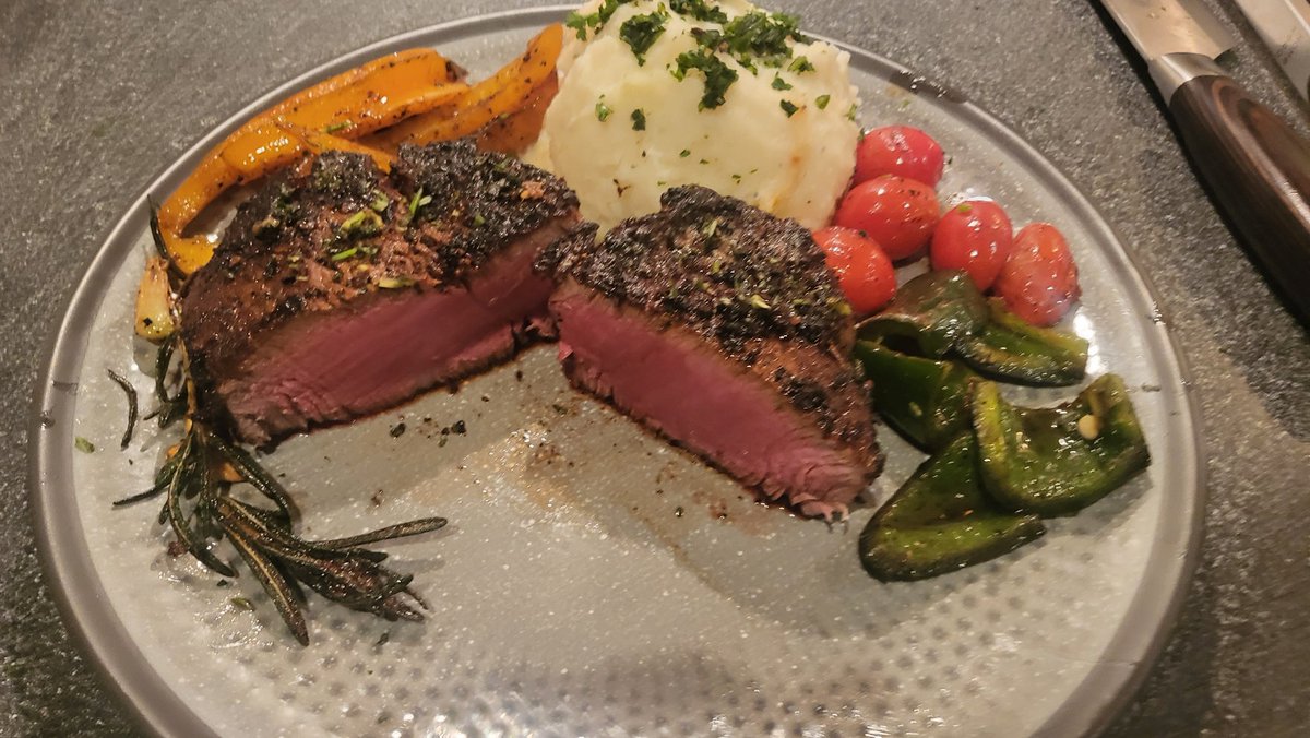 BlobbyJelly's tweet photo. By yours truly, Chef Blob #99cooking #filetmignon #mediumrare #osrs https://t.co/jG67O9PGsF