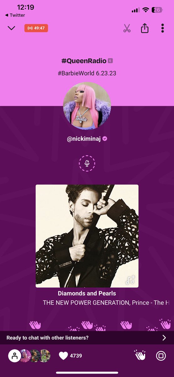 itsmr_pat's tweet photo. Legends RECOGNIZE LEGENDS โผ๏ธ๐ฏ #QueenRadio #BarbieWorld #RIHPRINCE https://t.co/IhGAA3FSy9