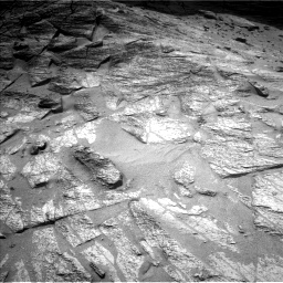 MarsMissionImgs's tweet photo. #CuriosityRover image taken on #Sol3563 at 1:21:47.354 PM with #Navcam #Mars #NASA #Space https://t.co/ePpNKIdAjd