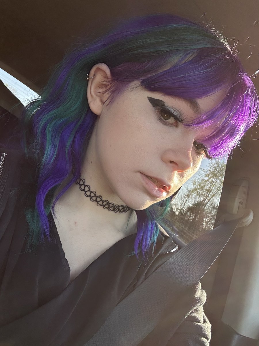 lildessie02's tweet photo. What if I told you guys there was a new video up 😈 https://t.co/3ecF2WmVg0 #OnlyFans #onlyfansleak #cute #emo #aesthetic #aestheticgrunge #egirl https://t.co/x4ZQp1xmsR