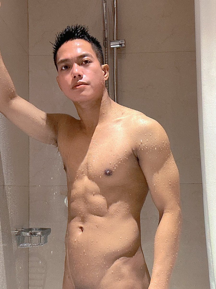 bryt_evanz's tweet photo. I’m gonna go take a hot shower. It’s like a normal shower, but with me in it. https://t.co/THC560cWzb