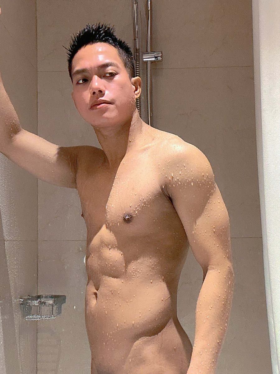 bryt_evanz's tweet photo. I’m gonna go take a hot shower. It’s like a normal shower, but with me in it. https://t.co/THC560cWzb