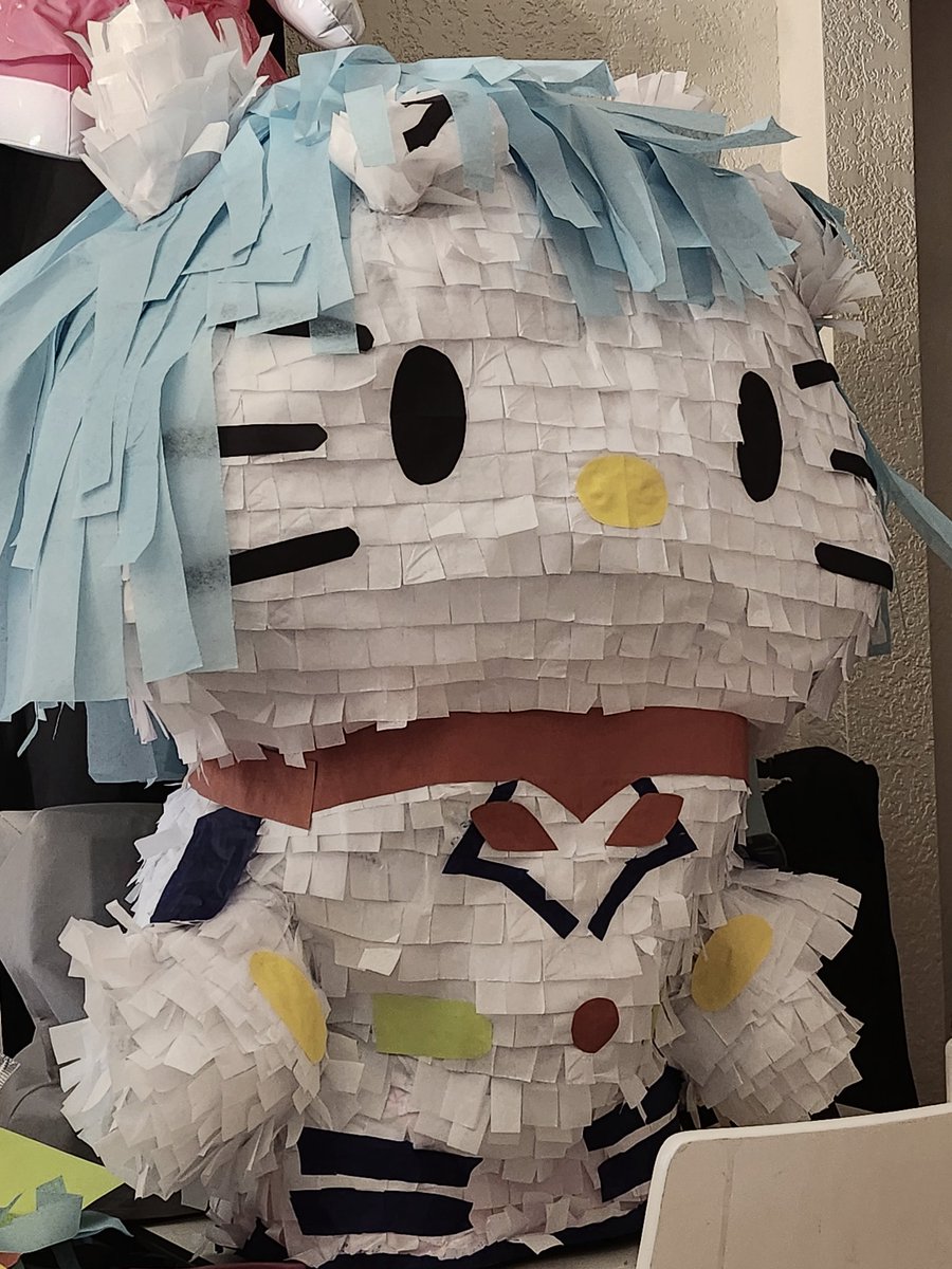 soyxtit's tweet photo. y'all my boyfriend made me a Hello Kitty x Rei Ayanami piñata for my birthday 🤍💙🤍 omg ahhhhhh https://t.co/C4PzX8yoyO