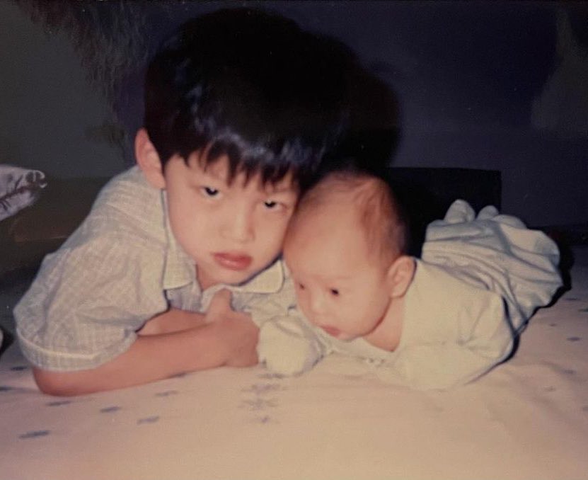 bloominmyblue's tweet photo. “ผมจะถามน้องชายว่าเออเนี่ย รักพี่ปอนด์ป่าว” รักน้องเลี้ยงน้องมาเองกับมือเร้ก ๆ 🥺💗 https://t.co/s1PVZRN65V