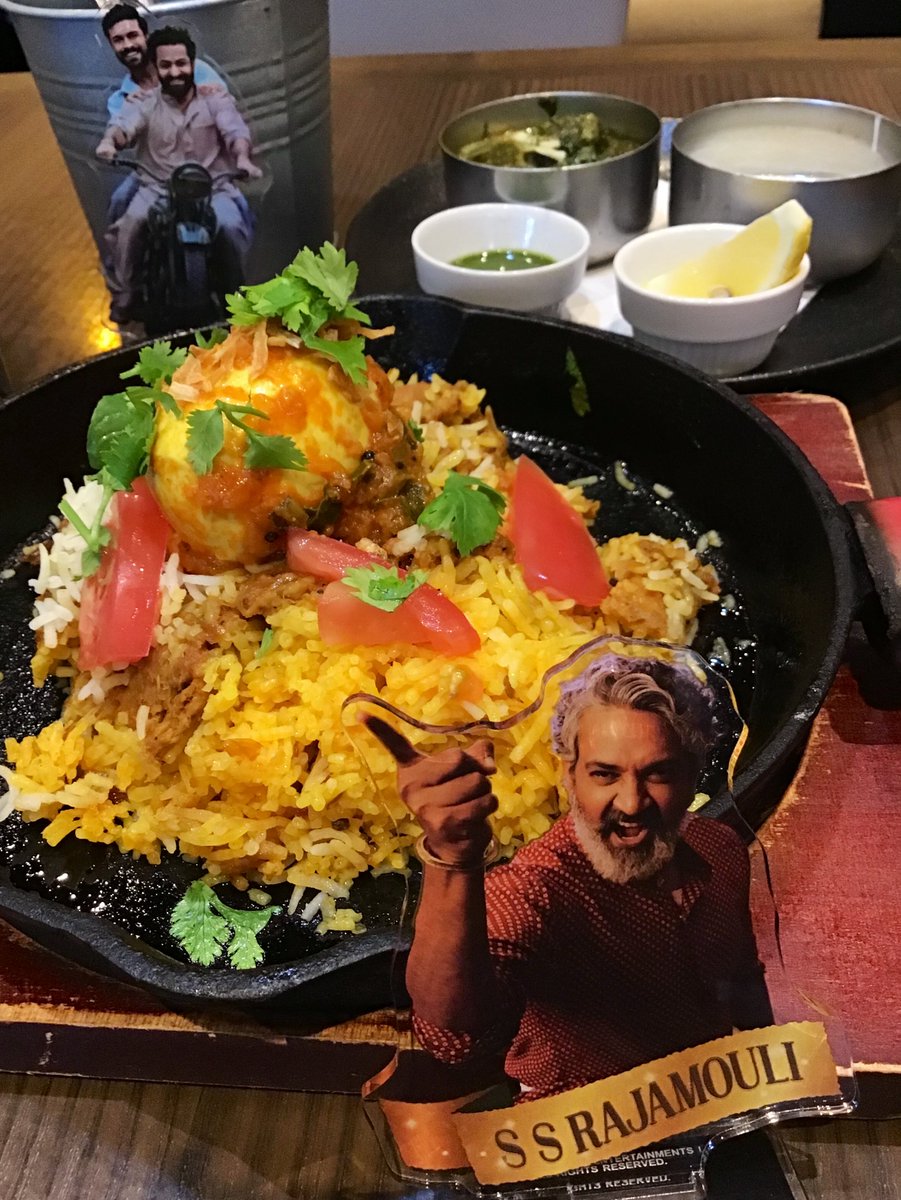 南インド料理フェアのチキンビリヤニ！ やはりこのアクスタ、マウリのおすすめみたいに見える🍛 https://t.co/cm2AUoU2Vl