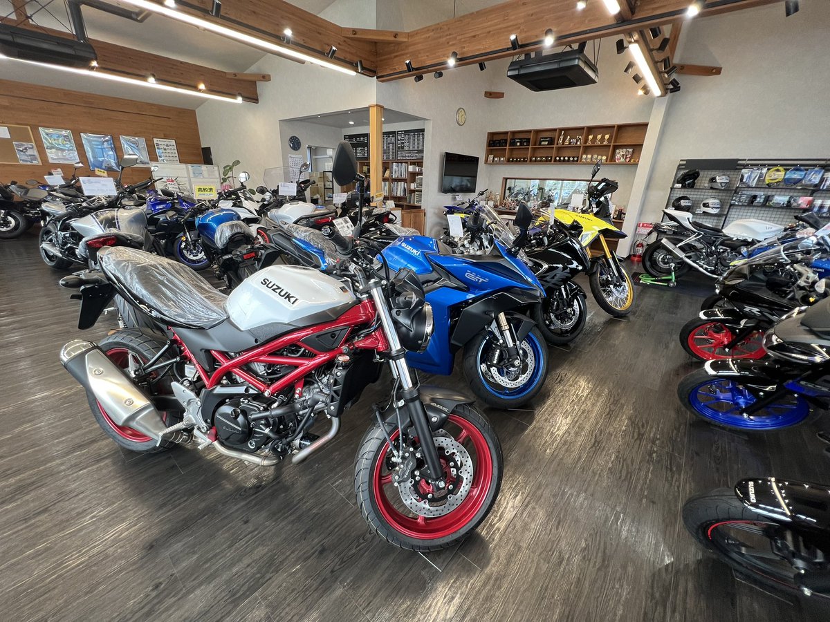 mikiton_k's tweet image. トレーサーのリコールで、COLOR1さんに来店してます^ ^
ヤマハとスズキの大型車、即納出来ますよ*\(^o^)/*

#COLOR1