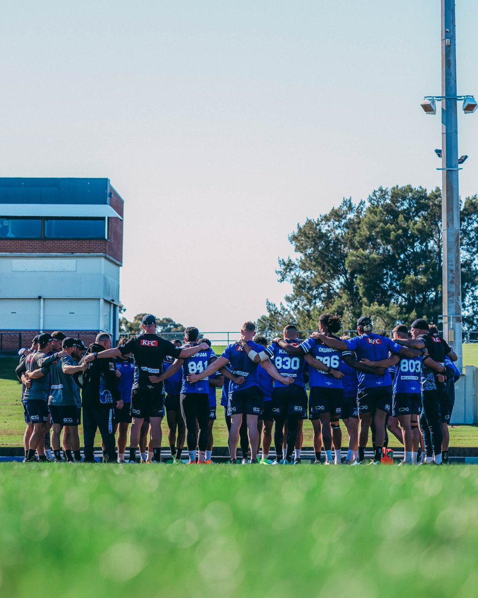 CanterburyBankstown Bulldogs on Twitter "𝑩𝒓𝒐𝒕𝒉𝒆𝒓𝒔 in arms. 🫂"