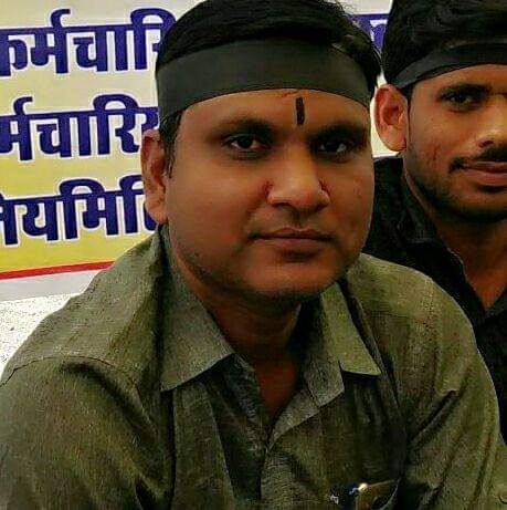 तुम शोषण करते करते थक जाओगे,
में अपना हक मांगता रहूंगा !
तुम सिर्फ आश्वासन दोगे,
हकीकत में सबको बताता रहूंगा !!
आज 5 साल बाद भी #NHM एमपी में #संविदा_नीति लागू नहीं की गई है
चुनाव आने वाले हैं.........
सामाजिक संगठन हमारी आवाज़ उठाएं 🙏🙏
#में_हूं_एमपी_का_शोषित_एनएचएम_संविदा