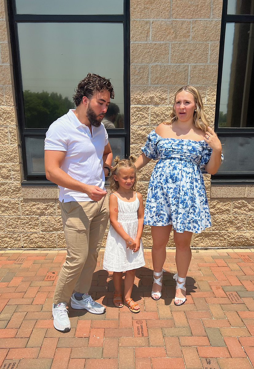 these outtakes are killing me 😂😂😂 
clearly we are born to model 😅🤦🏼‍♀️