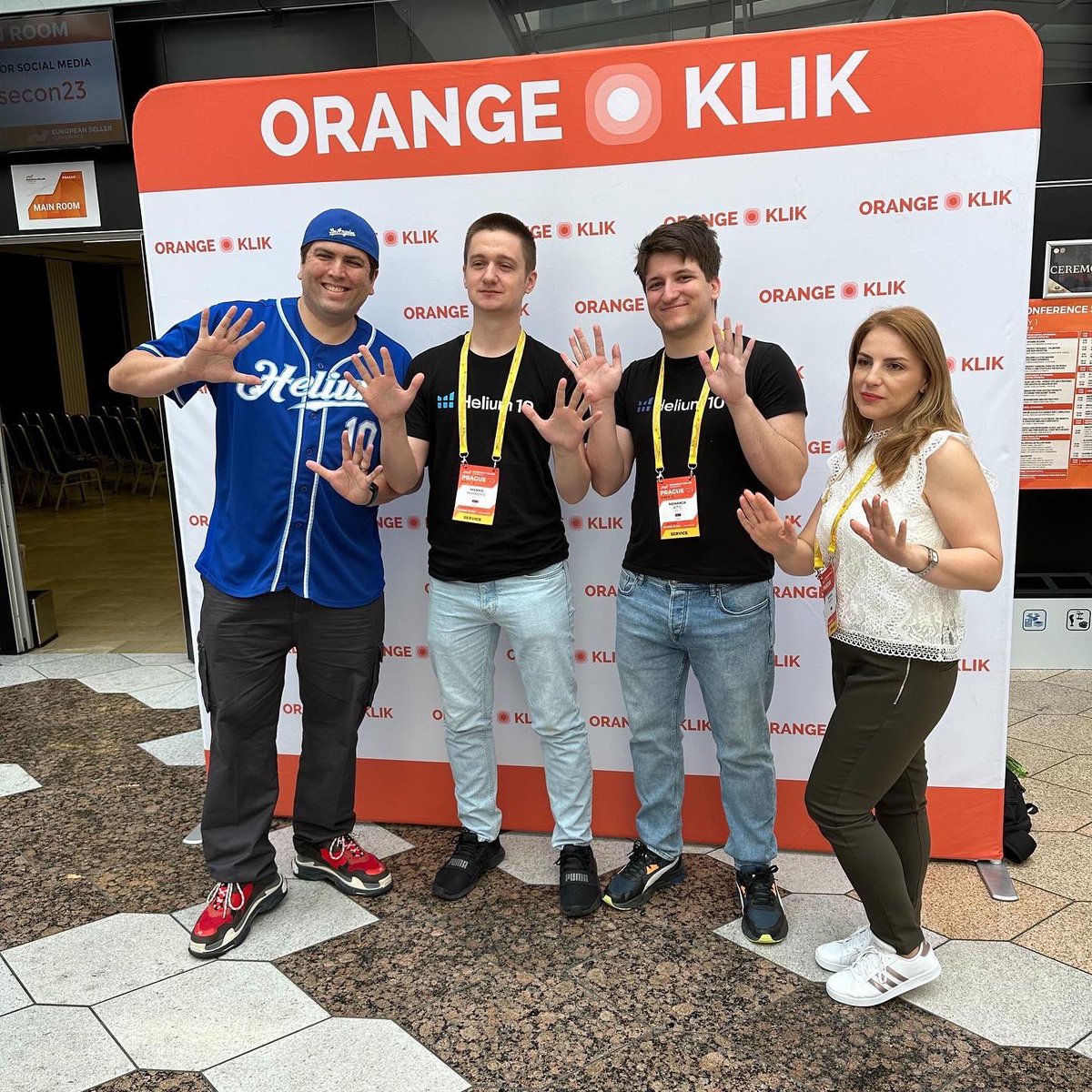 H10Software's tweet photo. Bradley Sutton at the #OrangeKlik European Seller Conference in Prague! 🤩
Thank you and congratulations to Augustas Kligys and his team for organizing a successful conference from beginning to end. 🧡💙
#orangeklik #prague #amazon #conference #speakingevent #helium10 https://t.co/gwjG7T6Zuk