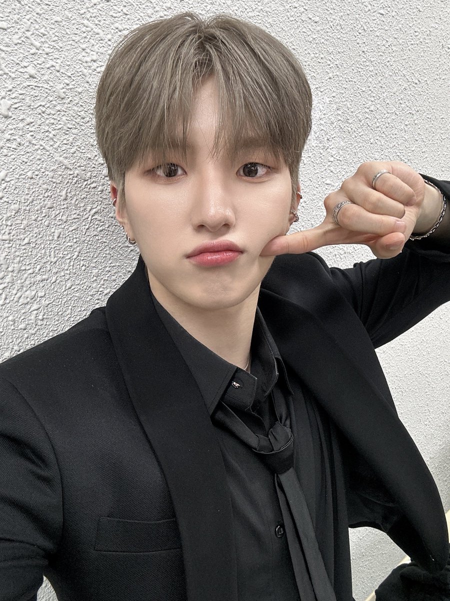 RAIN_Ciipher's tweet image. [#현빈] 클루💕 오랜만이지? 보고 싶었어🥲
나는 그동안 못 잔 잠 푹 자면서 잘 쉬고 있어
소중한 추억도 쌓고 많이 성장해서 돌아왔어! 멋있지?😉 
그동안 여러분의 리더 현빈이 열심히 응원해 줘서 고맙고 언제나 함께해💕

#Ciipher #싸이퍼 #PengBin🐧