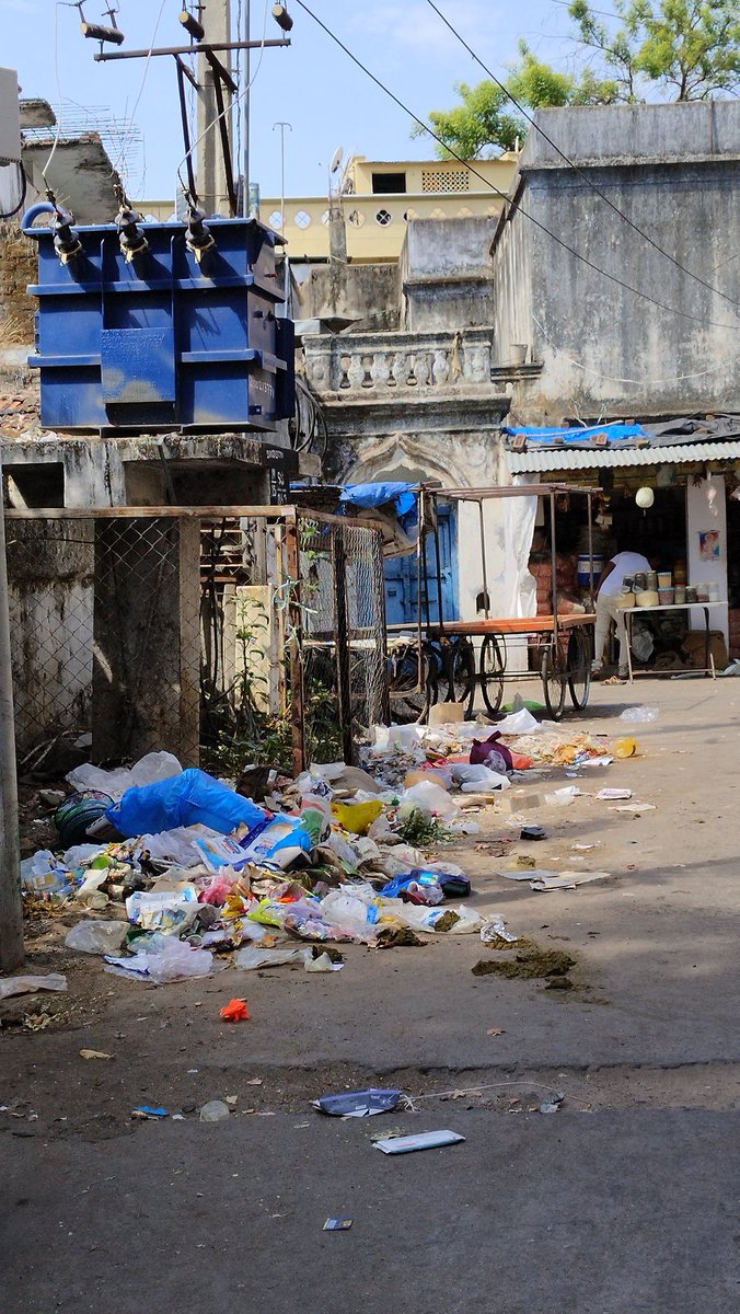 vivekvivvy's tweet image. I don&apos;t know why the municipal corporation team, not even showing 1% of interest to clear this debris and stopping mass urination, even after many complaints posted.
This is really causing very inconvenience to the commuters passing through this lane.
Please look into this.