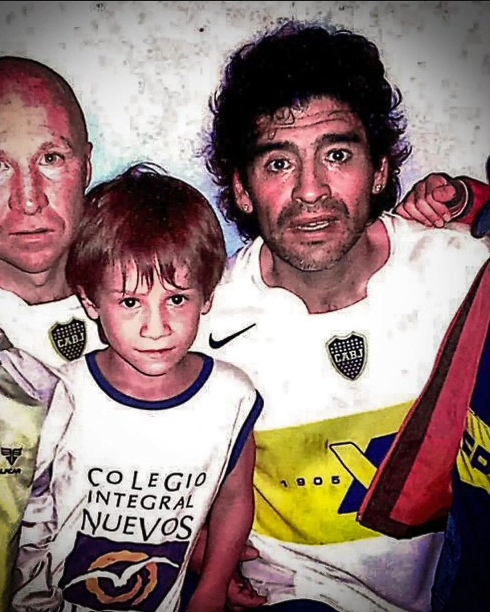 JohnsenStle's tweet photo. What a photo! 📸
A young Alexis Mac Allister with his father Carlos, and his big idol, Diego Maradona 🇦🇷
#YNWA 🔴 #ThisMeansMore https://t.co/KOa5YY17RO
