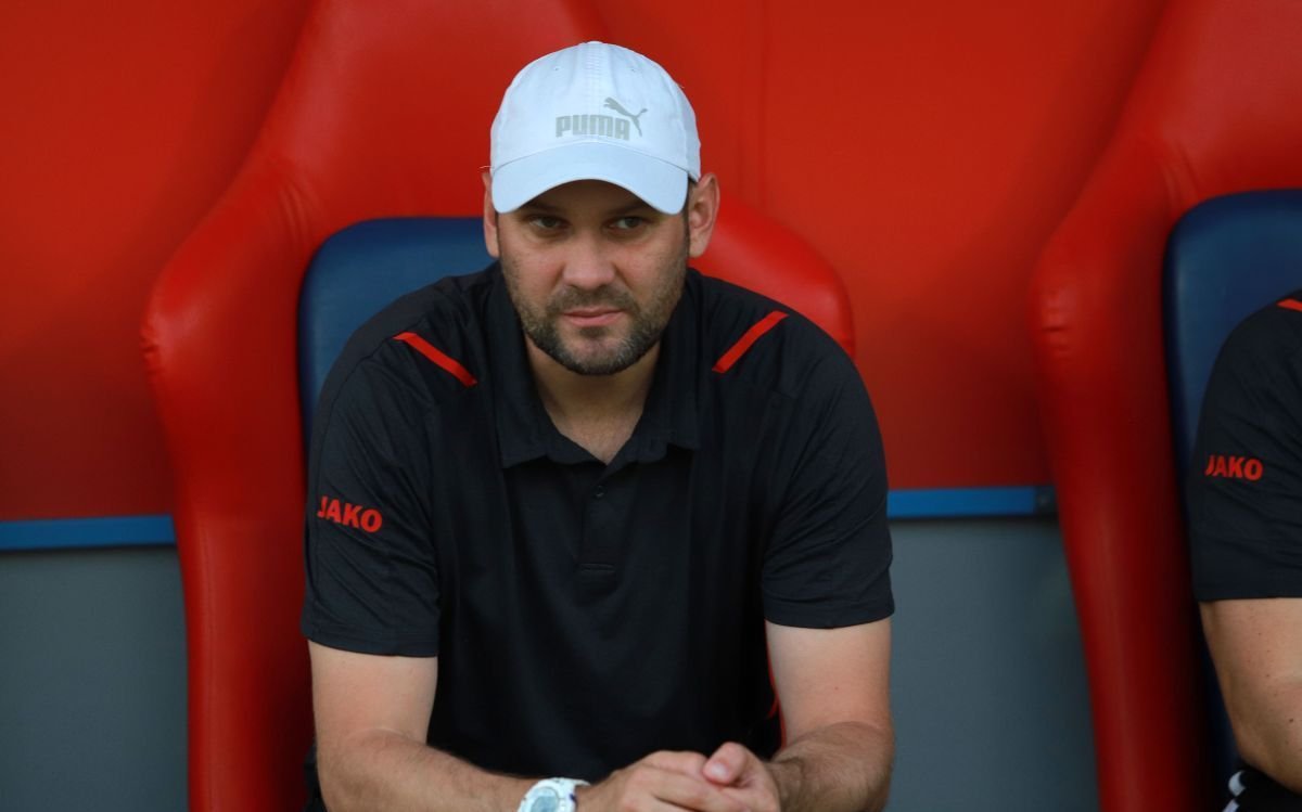 Денис Коростиченко: “Рақиб ўзини кўрсата олди ва биз билан яхши ўйин кўрсатди”  

pfcnavbahor.uz/index.php/uz/y…