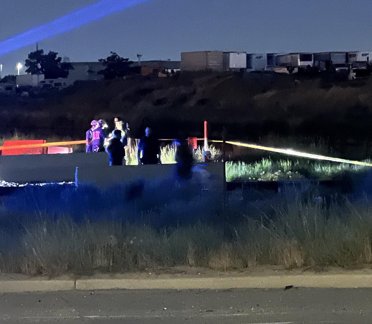 SLCScanner's tweet image. #Breaking 2650 W 500 S #SLCPolice #SLCFire #SwiftWaterRescue. Shortly before 2100 crews responded on a report of a person possibly in the surplus canal that splits off the Jordan River. A bit later they advised this was now a #Recovery. Once I have additional details I will
