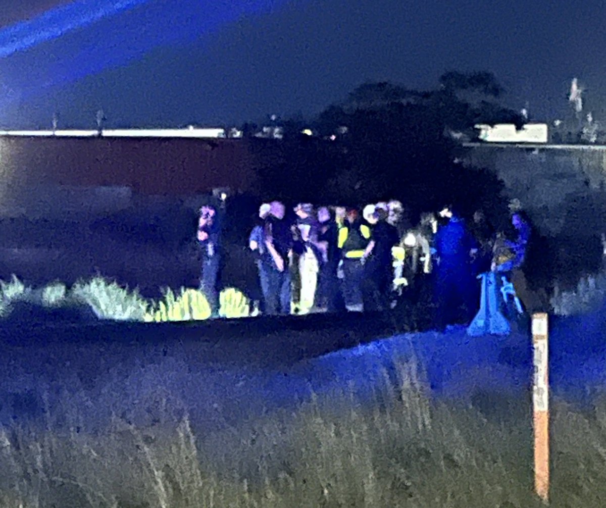 SLCScanner's tweet image. #Breaking 2650 W 500 S #SLCPolice #SLCFire #SwiftWaterRescue. Shortly before 2100 crews responded on a report of a person possibly in the surplus canal that splits off the Jordan River. A bit later they advised this was now a #Recovery. Once I have additional details I will