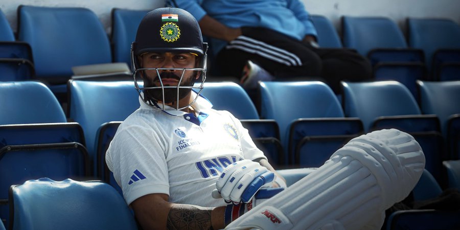 imkevin149's tweet photo. Virat Kohli sitting with better test captain than him https://t.co/Z3SlEwd9fR