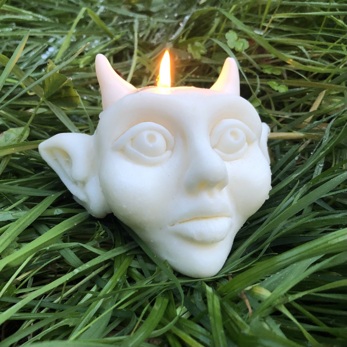 I have a lil giveaway of one of my handmade candles on insta  ❤️instagram.com/icyforksart?ig…