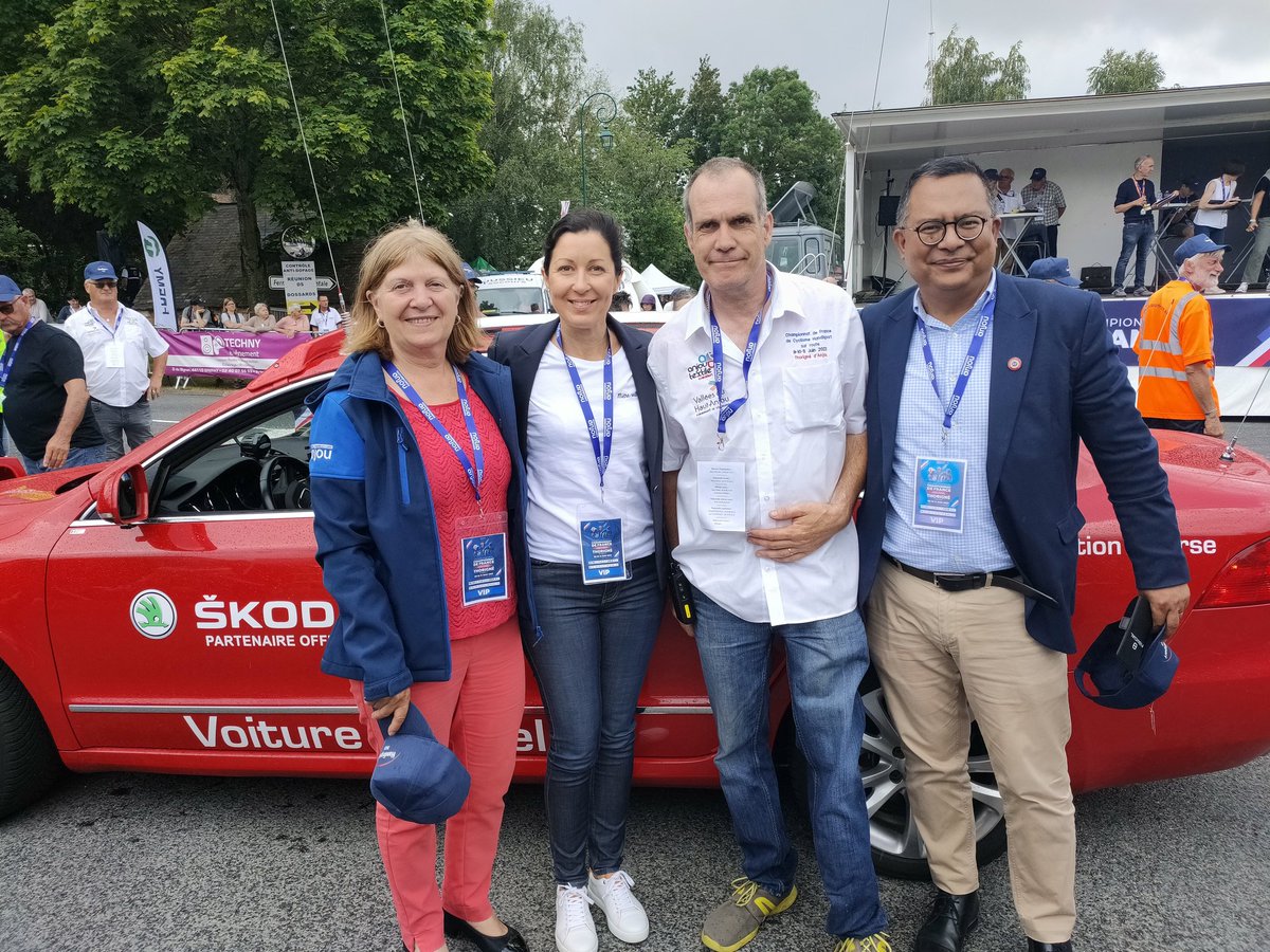Brichet17's tweet photo. Très belle organisation du championnat de France Handisport de cyclisme  à Thorigné d'Anjou. Civisme, Civilité et Solidarité, étaient au rendez-vous de cette belle démarche citoyenne. Félicitations à tous les acteurs. Remise de prix impressionnante et émouvante. https://t.co/pRu7QtugPr