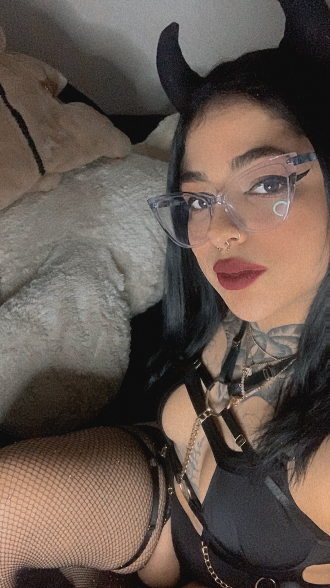 Ella es puro oro caliente 🔥 https://t.co/jXeU06neaG