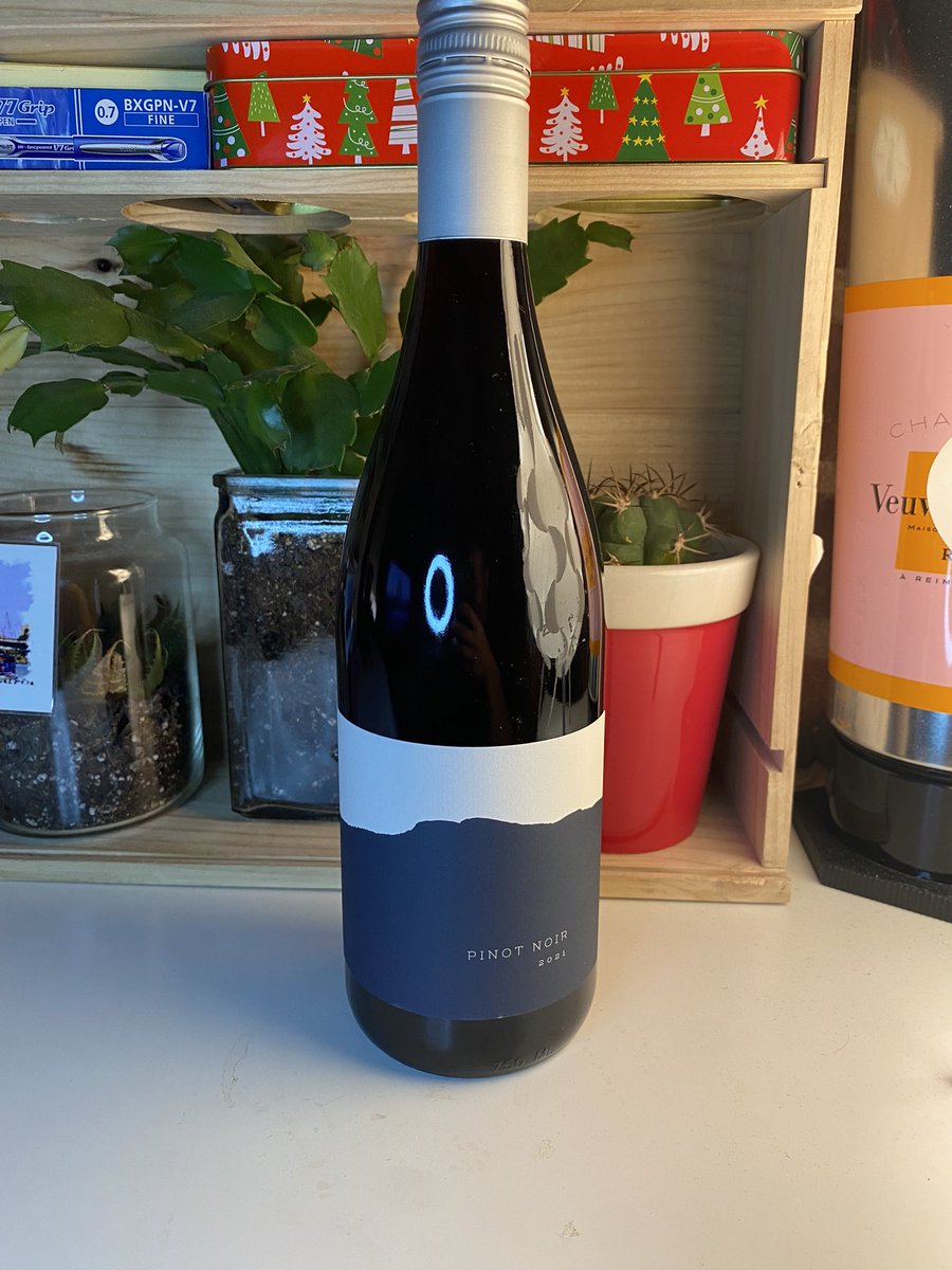 SteveKubota's tweet image. #BCwine #PinotNoir #CowichanValley #PNW @harveywine @_drazzari @cccjoe @NWTomLee @VinoSocialNancy @cynthia_hayes @forkmespoonme @DemiCassiani @Constan70997526 @BCPinotNoirInfo @2002Vinos @SuzyQlovesWine @pietrosd @TweetaDean @GrnLakeGirl @jules_mahon @SeagreenWench