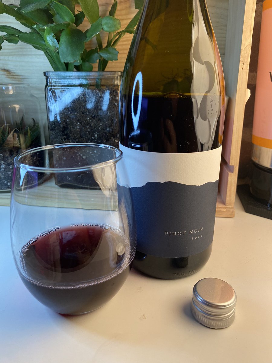 SteveKubota's tweet image. #BCwine #PinotNoir #CowichanValley #PNW @harveywine @_drazzari @cccjoe @NWTomLee @VinoSocialNancy @cynthia_hayes @forkmespoonme @DemiCassiani @Constan70997526 @BCPinotNoirInfo @2002Vinos @SuzyQlovesWine @pietrosd @TweetaDean @GrnLakeGirl @jules_mahon @SeagreenWench