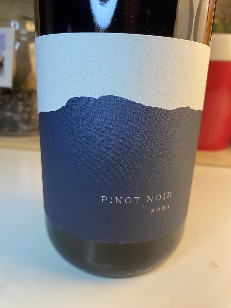 SteveKubota's tweet image. #BCwine #PinotNoir #CowichanValley #PNW @harveywine @_drazzari @cccjoe @NWTomLee @VinoSocialNancy @cynthia_hayes @forkmespoonme @DemiCassiani @Constan70997526 @BCPinotNoirInfo @2002Vinos @SuzyQlovesWine @pietrosd @TweetaDean @GrnLakeGirl @jules_mahon @SeagreenWench