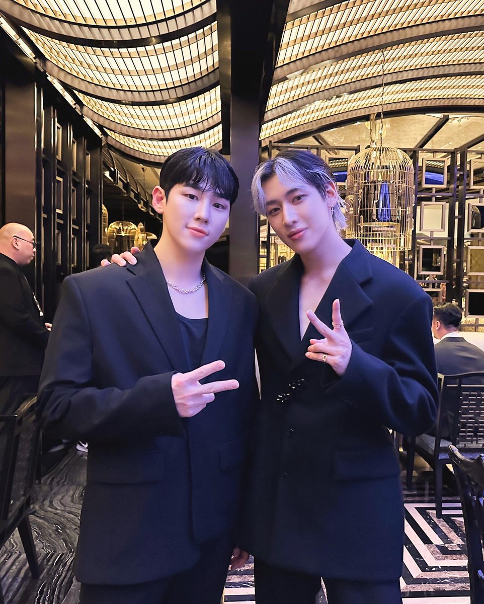 หล่อแพ็คคู่ 🫠

instagram.com/p/CtVd6t4vSsO/…

BAMBAM EVENT IN MACAU 
#BamBamInTheKarlLagerfeld 
#뱀뱀 #BamBam @BamBam1A