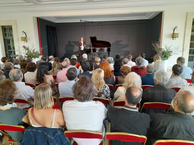 Lien vers la vidéo où je présente et interpréte le Nocturne n°20 de #Chopin à la fin de mon récital de #musique #classique pour le Festival de L'esprit du #piano à Saint-Emilion au château Pavie (6/6/2023) : youtu.be/Gp9xJgpIt7I