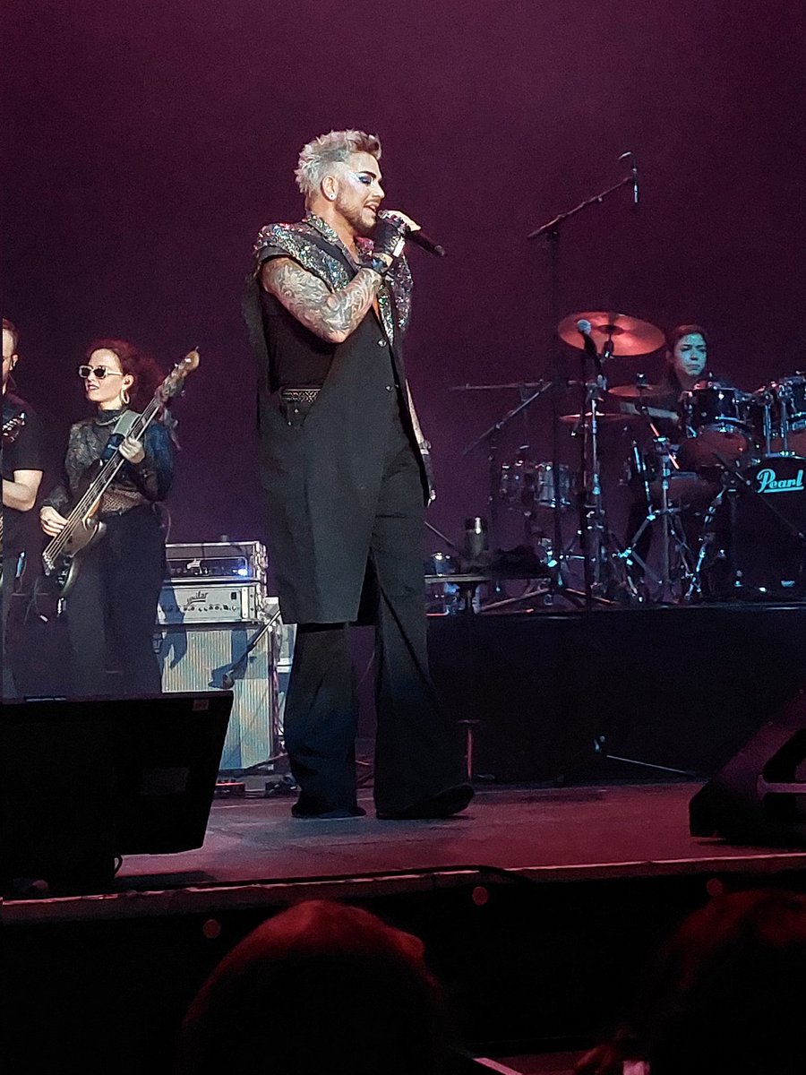 GlamAnus's tweet photo. Some pics of @adamlambert #Palladium #Köln https://t.co/QjjiHpBzaD