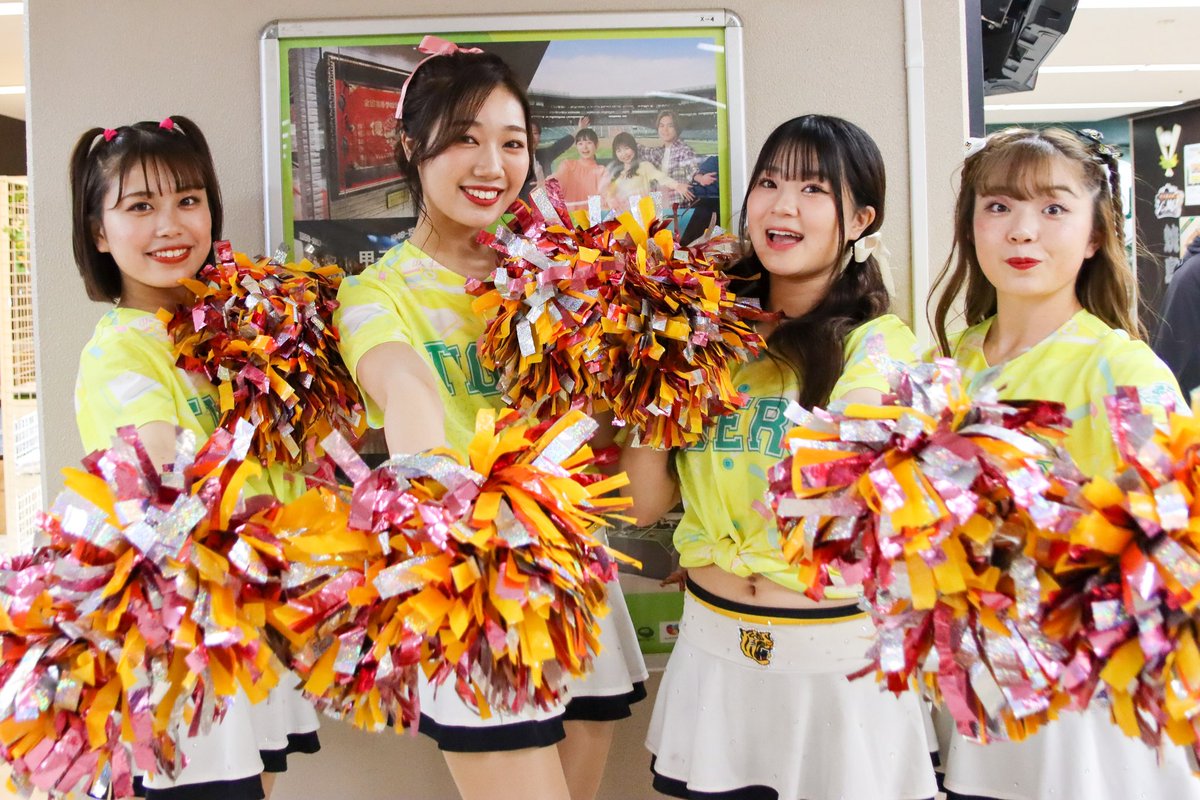 su_hiroki's tweet photo. TigersGirls2023のお出迎え🥰
このひとときが一番好き😆
いつもありがとう✨
2023.5.14(日) 阪神ーDeNA
TORACO DAY
阪神甲子園球場
#TigersGirls
#Nonoa #Haruki #Tomoha #Anzu
#阪神タイガース
#お出迎え https://t.co/DCyvoB8pbN