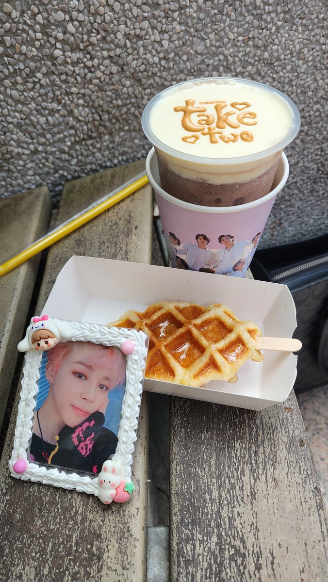 zularifayup's tweet photo. Celebrating #BTS10thAnniversary π
#TimewithBTS https://t.co/UfwKxcqDpY