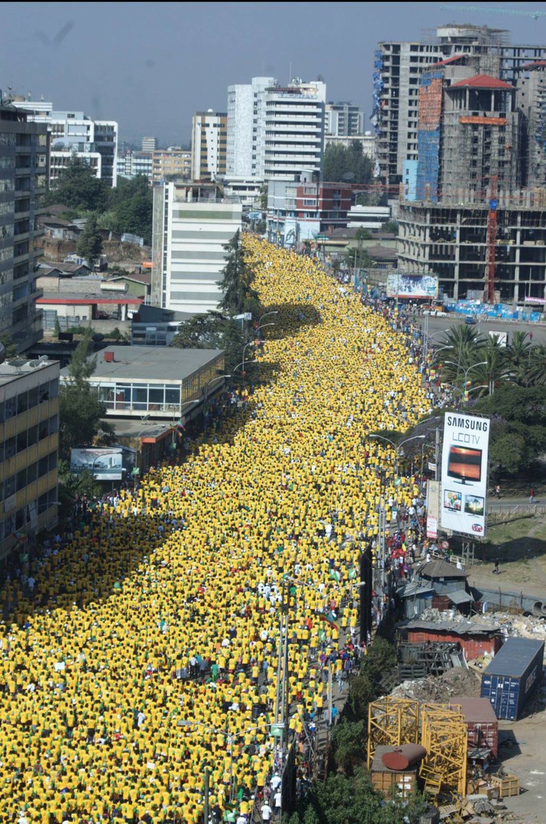 18Kishann's tweet image. केंद्र सरकार की तानाशाही के ख़िलाफ़ जनता खड़ी हो गई है। 15 लाख लोग दिल्ली के रामलीला मैदान की ओर बढ़ रहे हैं।

ऐसा अदभूत प्रेम केजरीवाल के प्रति देश मे पहली बार देखने को मिल रहा है।
#AAPKiMahaRally