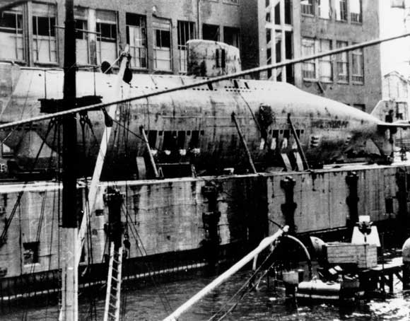 U-1406 olarak bilinen Minik U-Boot, Royal Navy'de Hms Meteorite olarak biliniyordu. Hizmete alındıktan 4 yıl sonra 1949'da tekrar parçalandı. (3/6)