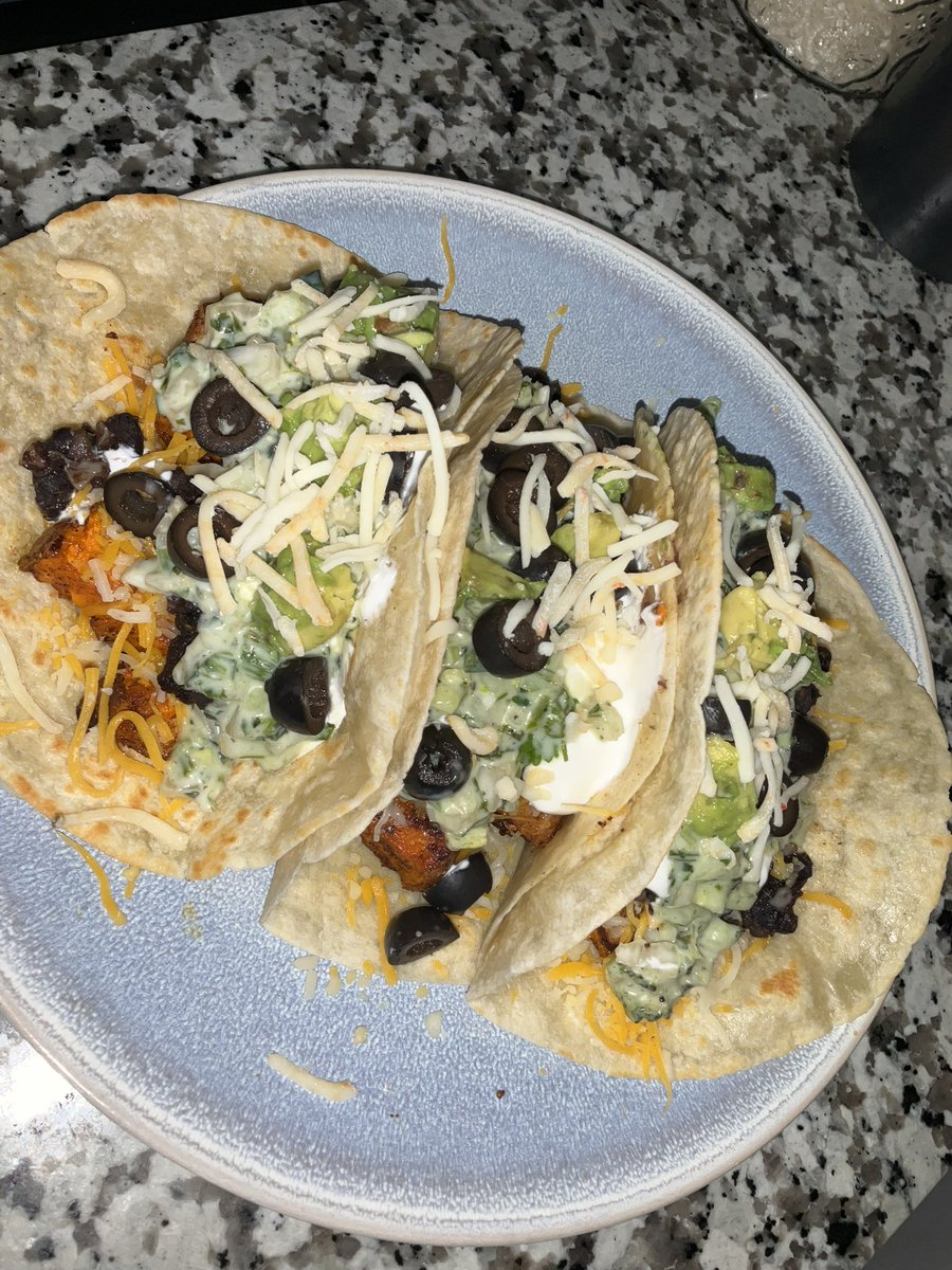 AKThePanda1's tweet image. Ok! Hear me out; instead of the classics how about we use #sweetpotatoes !!
When I feel like my body really needs something uber healthy but #hellagood I opt to make Black Bean &amp;amp; Sweet Potato Tacos w/ Napa Cabbage Slaw  #cookingwithpoofy #poofybare #favchef23 #favchef2023